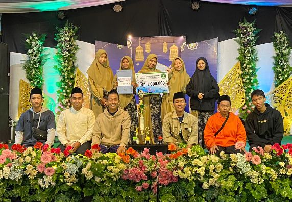 Keren! Tim Hadroh Ar Roudhoh Sabet Juara Terbaik 3 Lomba Hadroh Se-Jawa Tengah 